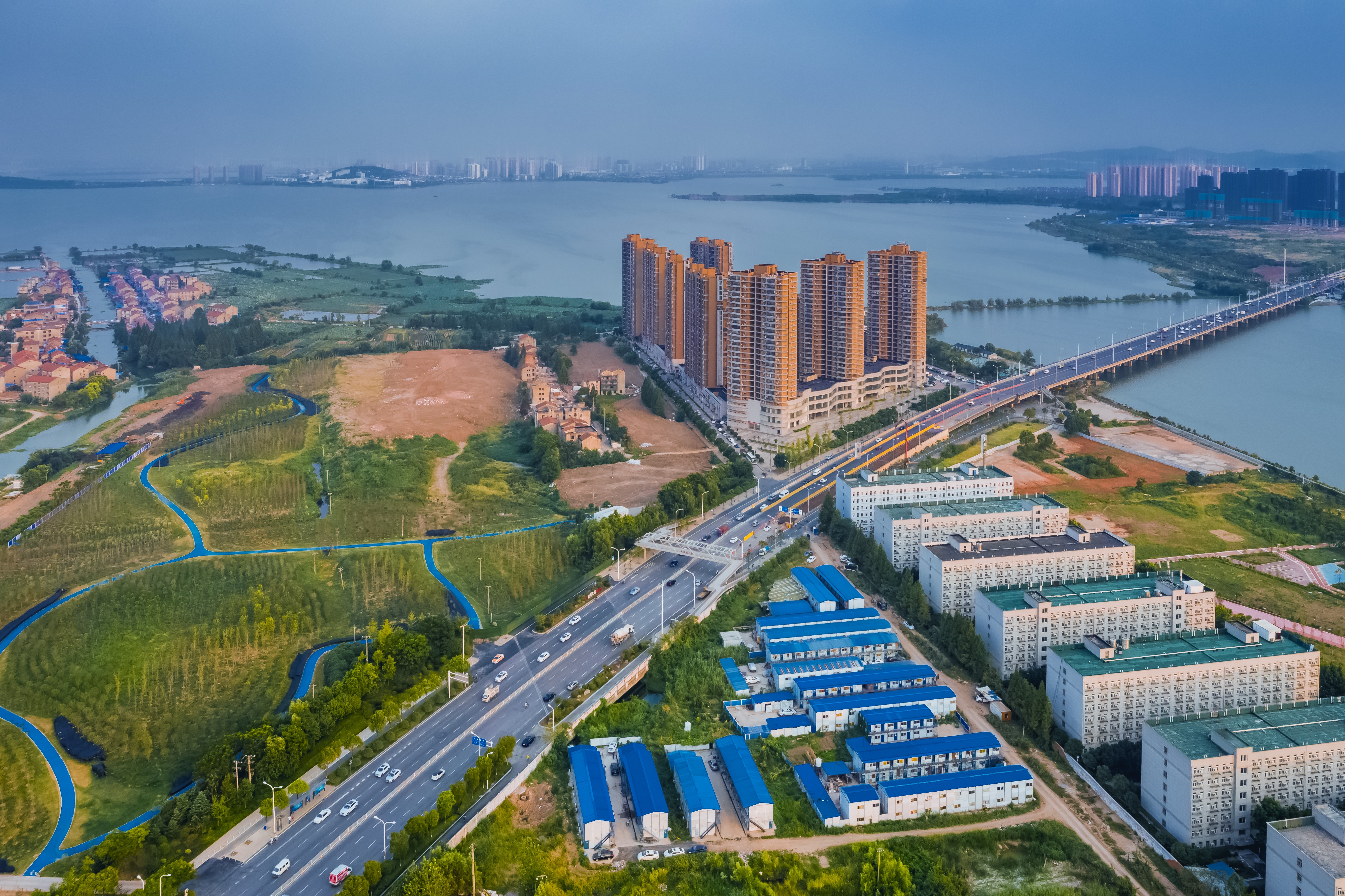 文化路湯遜湖橋（中國(guó)市政金杯示范工程）.jpg